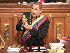 Уго Чавес и золото