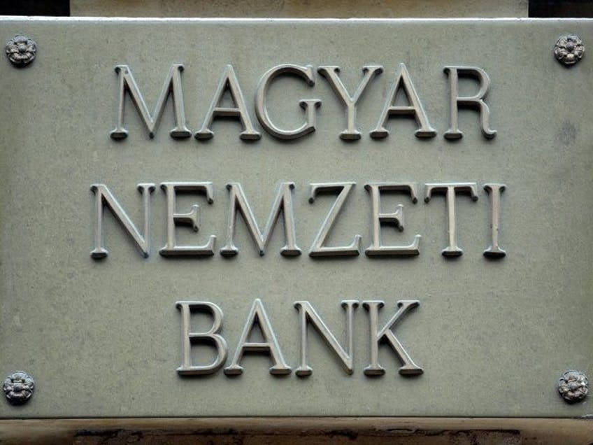 Неожиданность: центральный банк Венгрии объявляет о 10-кратном увеличении золотых резервов
