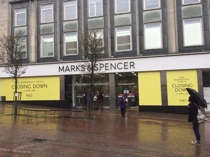 Marks office. Marks and Spencer реклама. Marks & Spencer главный офис. Marks and Spencer закрывается в России. Mark Spencer интерьер магазина.