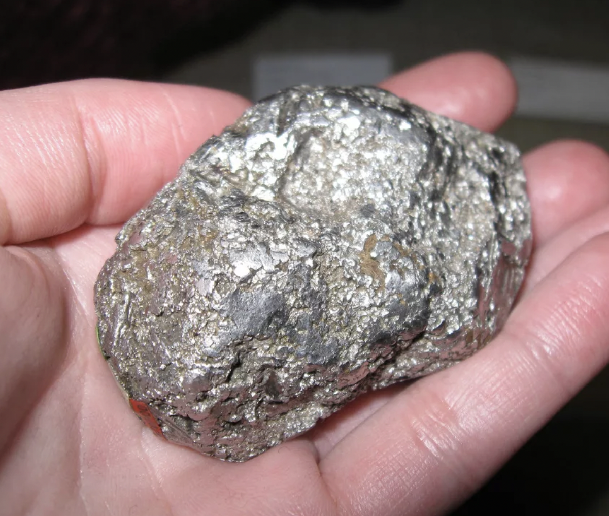 Самый ценный металл. Самородок платины. Родий металл самородок. Серебро камень самородок. Платина руда.