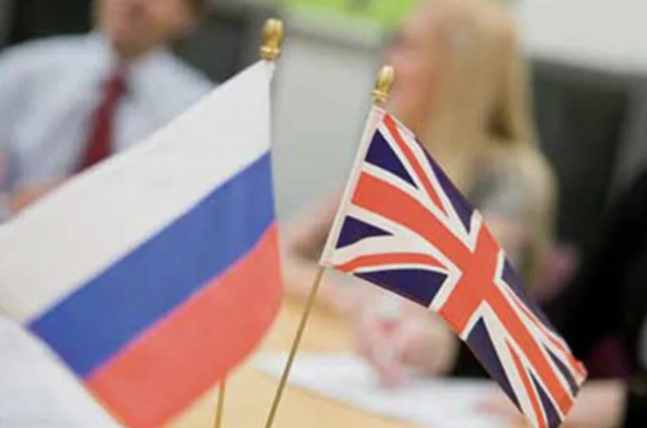 Англичанин и русский. Британия и Россия. Англия и Россия. Российско-британские отношения.