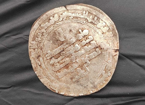 арабские монеты и украшения начала X века