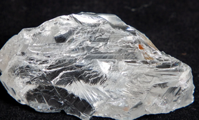 белый алмаз в 295 карат