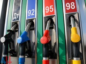 бензин дешевеет