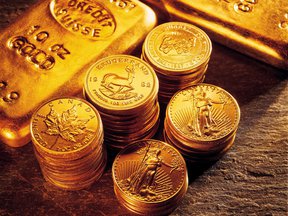 золотые монеты и слитки