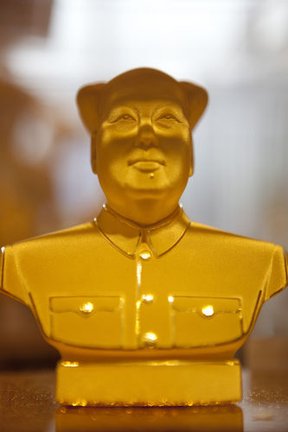 золотой бюст председателя Мао