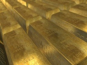 клиенты российских банков покупают золото