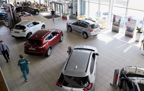 продажи автомобилей в РФ в сентябре упали в 2,5 раза