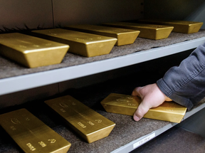 россия продает золотые резервы