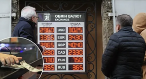 украинцы массово скупают доллары