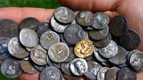 в шотландии клад серебряных монет