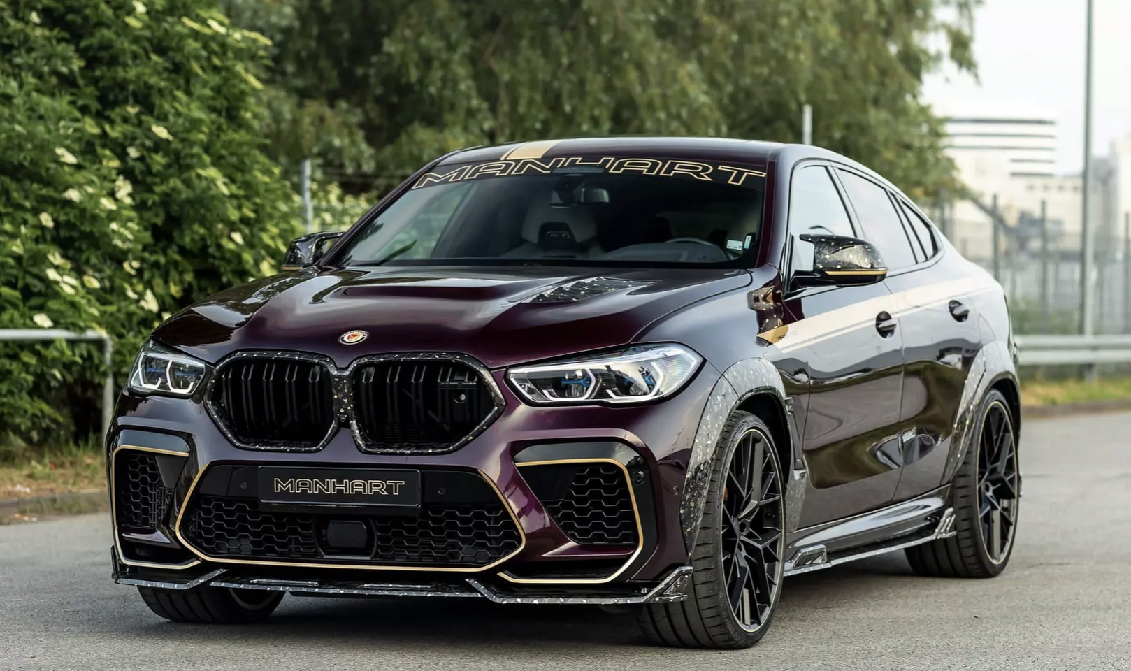 BMW X6 M украсили эксклюзивным обвесом из карбона с настоящим золотом