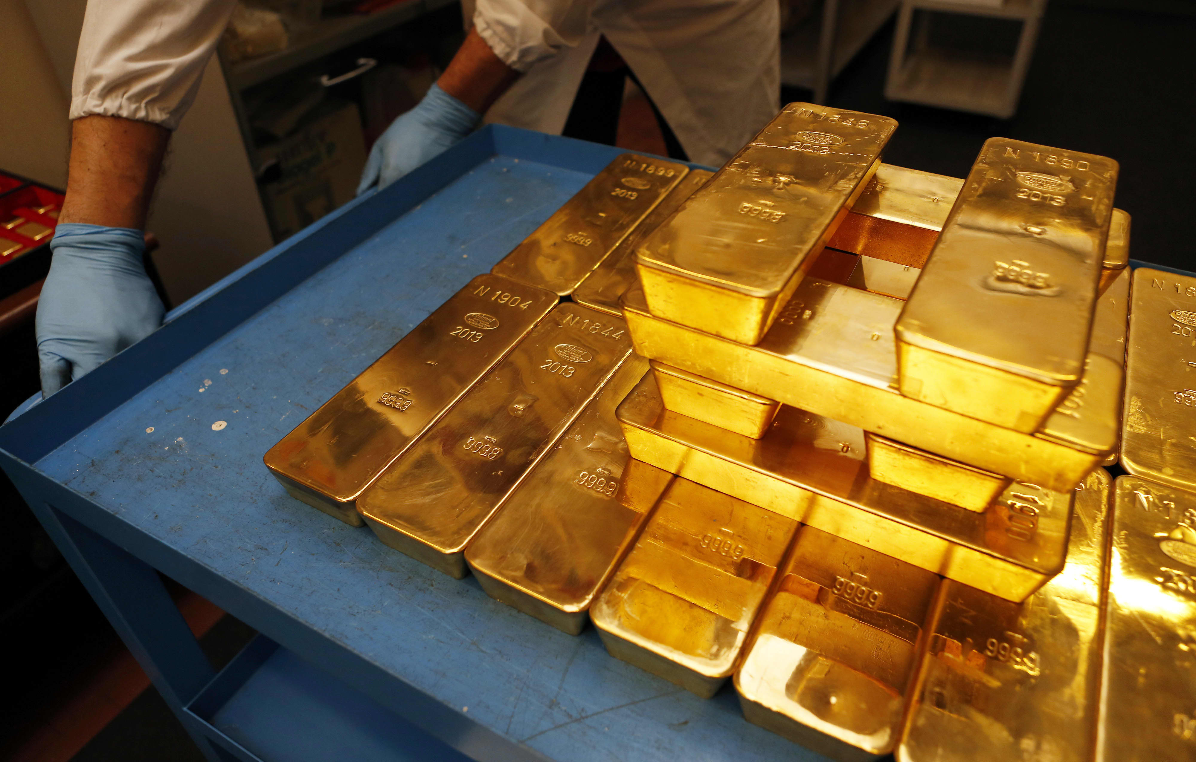 1 5 кг золота. Юн Бао слиток золота. Хранилище золота. Золотые слитки склад. Тонна золота.